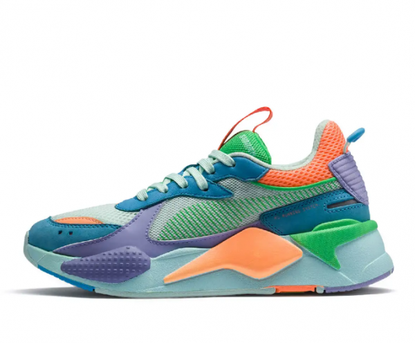 Sepatu Sneakers dengan Warna Block yang Berani